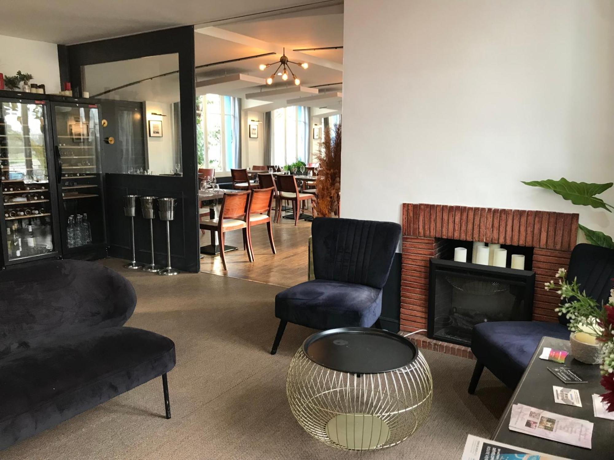 Logis Hotel & Restaurant - Les Bords De Seine La Roche-Guyon Dış mekan fotoğraf