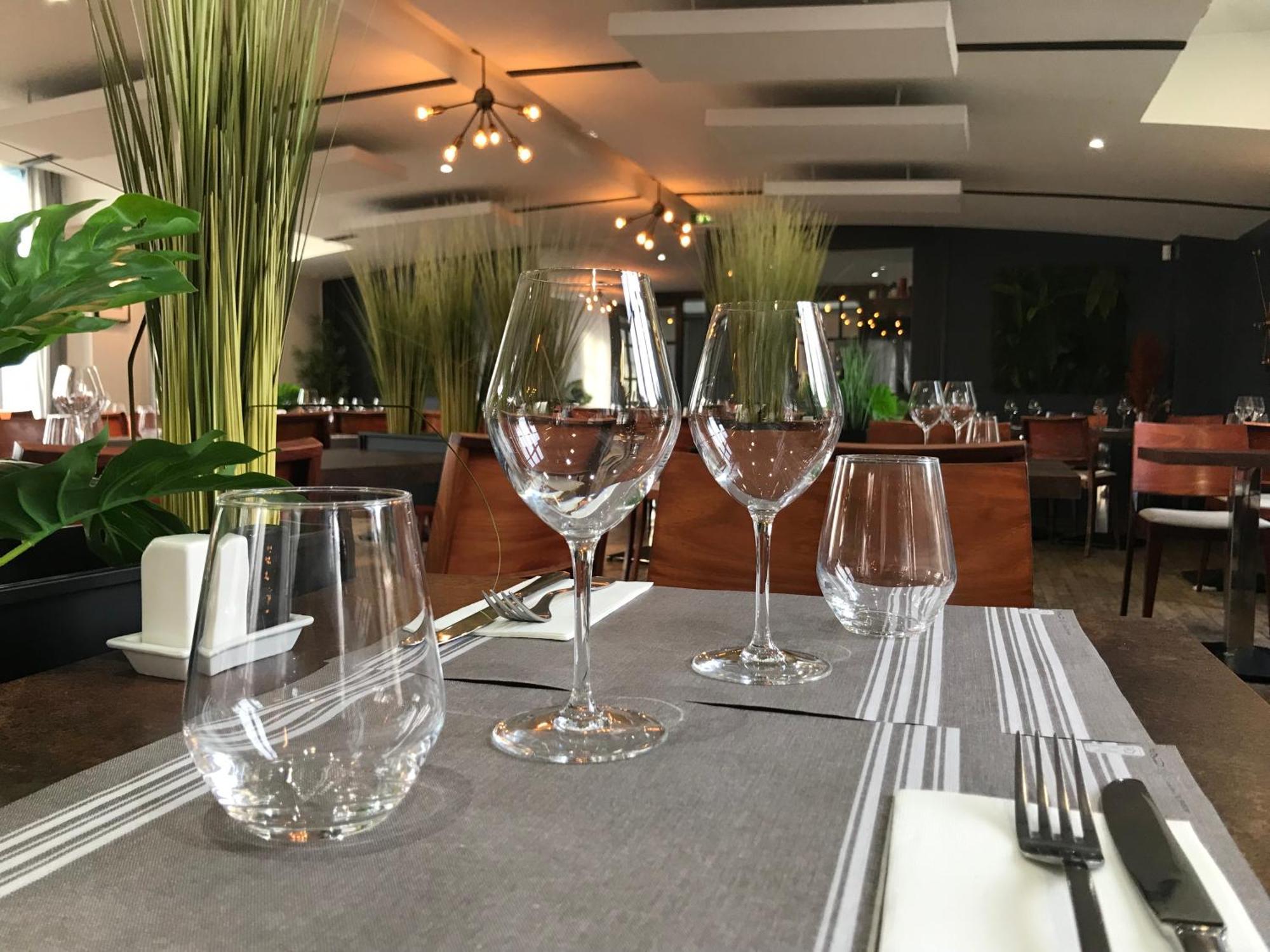 Logis Hotel & Restaurant - Les Bords De Seine La Roche-Guyon Dış mekan fotoğraf