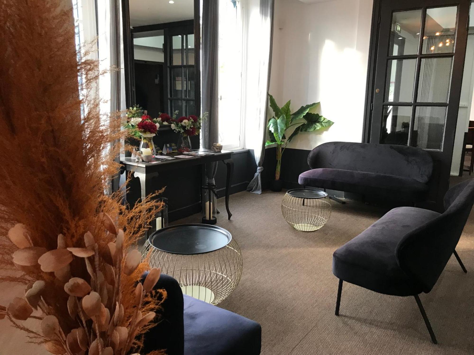 Logis Hotel & Restaurant - Les Bords De Seine La Roche-Guyon Dış mekan fotoğraf