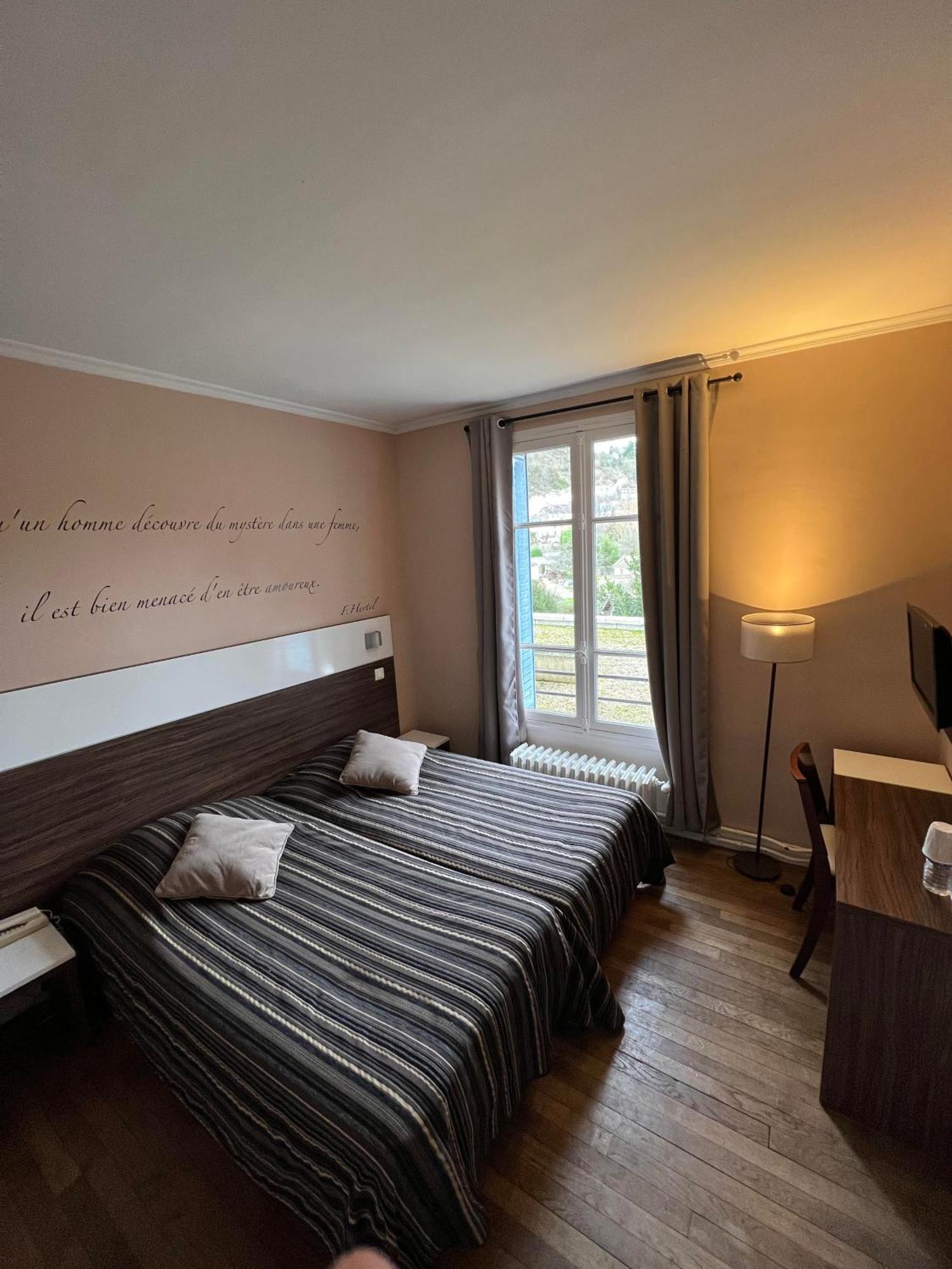 Logis Hotel & Restaurant - Les Bords De Seine La Roche-Guyon Dış mekan fotoğraf
