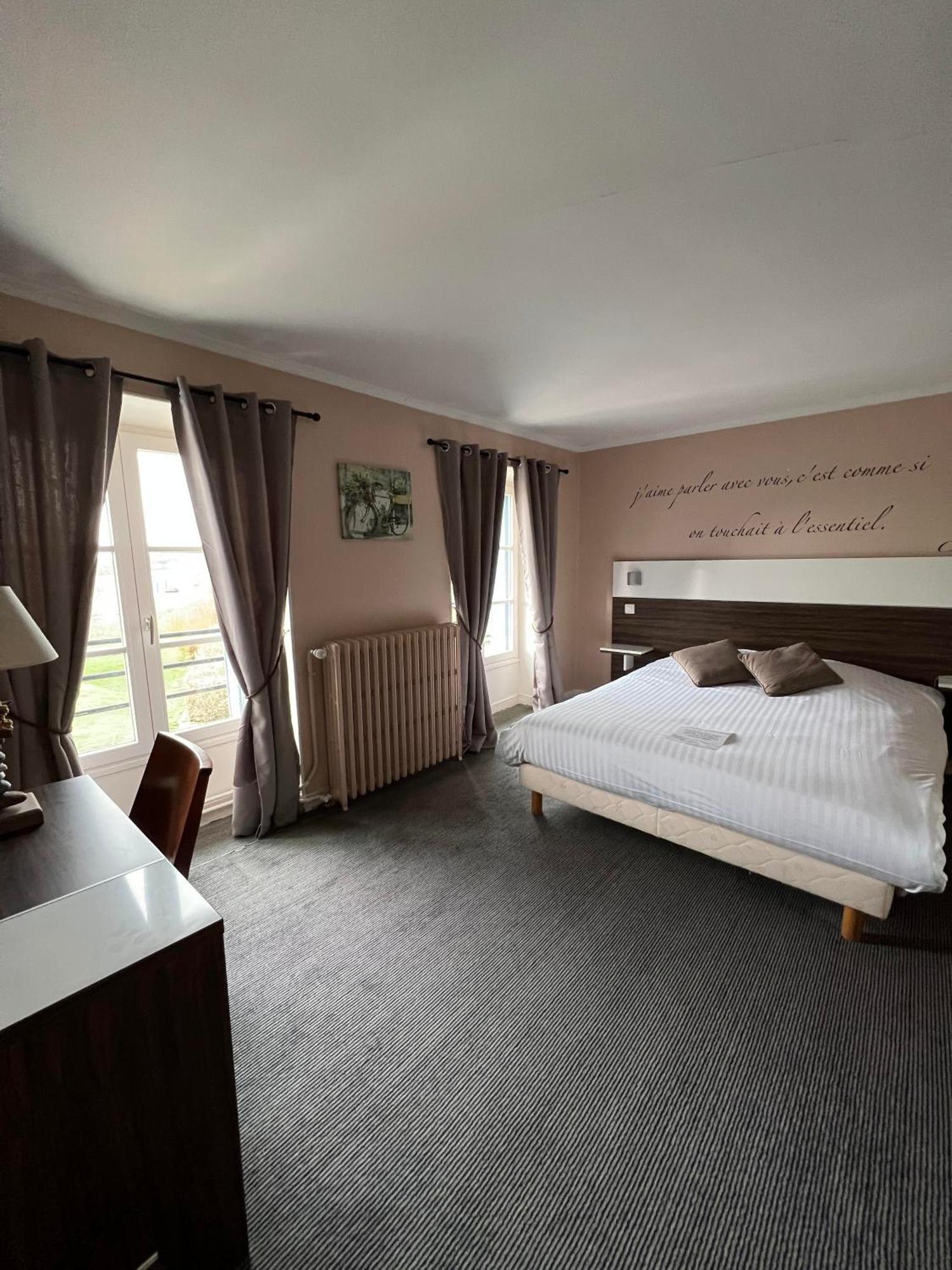 Logis Hotel & Restaurant - Les Bords De Seine La Roche-Guyon Dış mekan fotoğraf