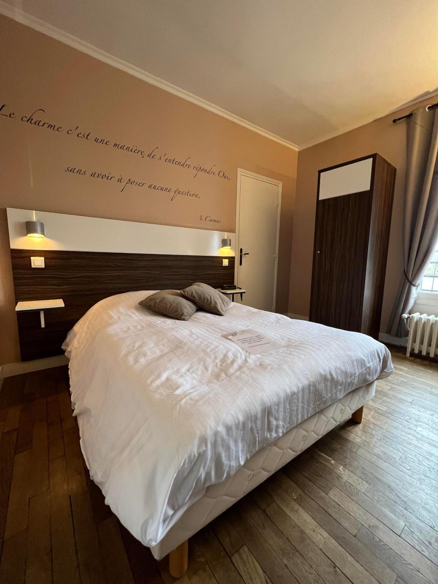 Logis Hotel & Restaurant - Les Bords De Seine La Roche-Guyon Dış mekan fotoğraf