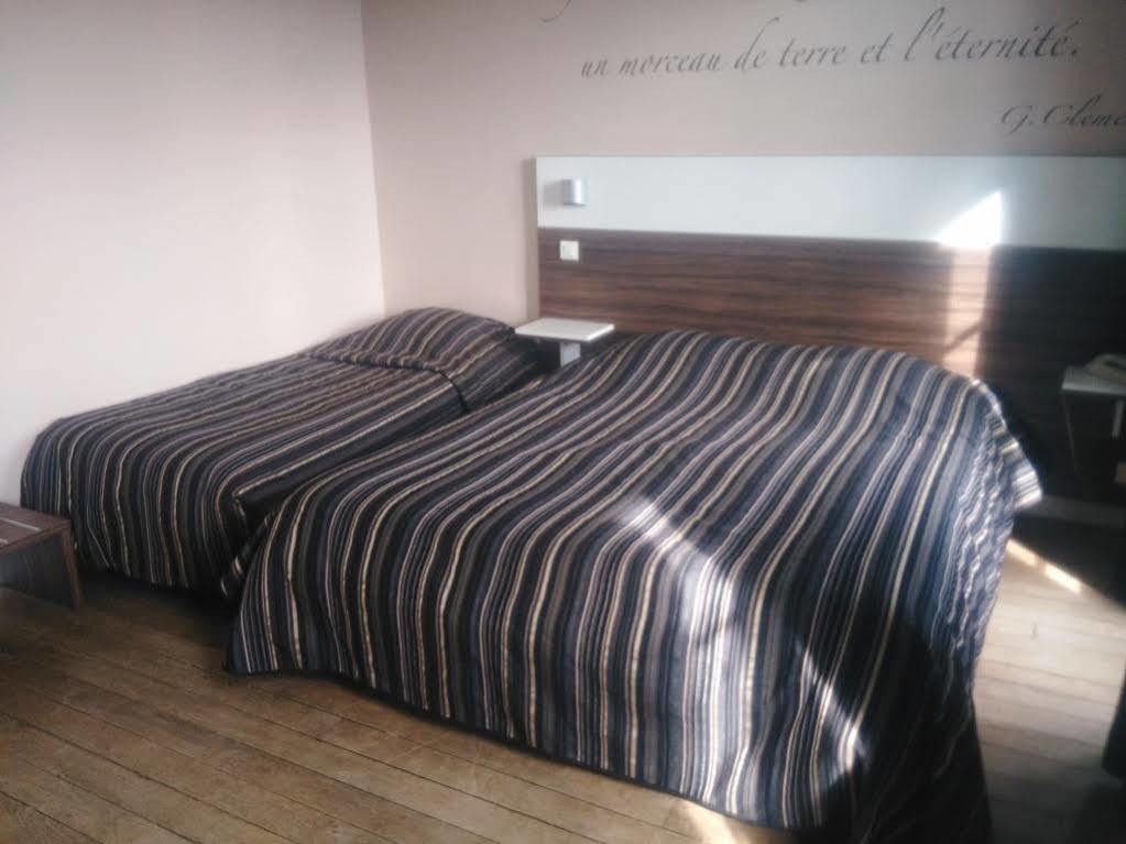 Logis Hotel & Restaurant - Les Bords De Seine La Roche-Guyon Dış mekan fotoğraf