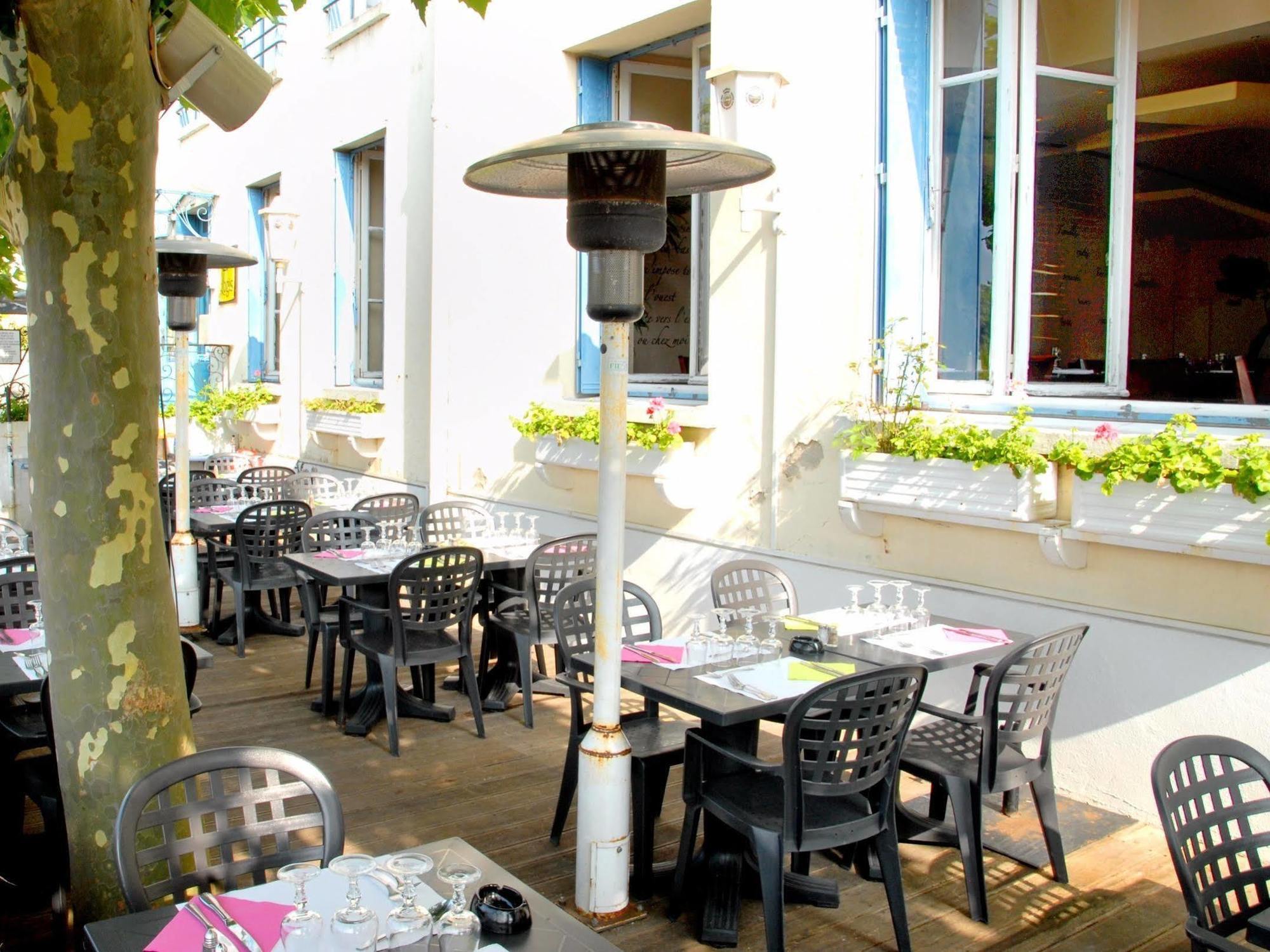 Logis Hotel & Restaurant - Les Bords De Seine La Roche-Guyon Dış mekan fotoğraf