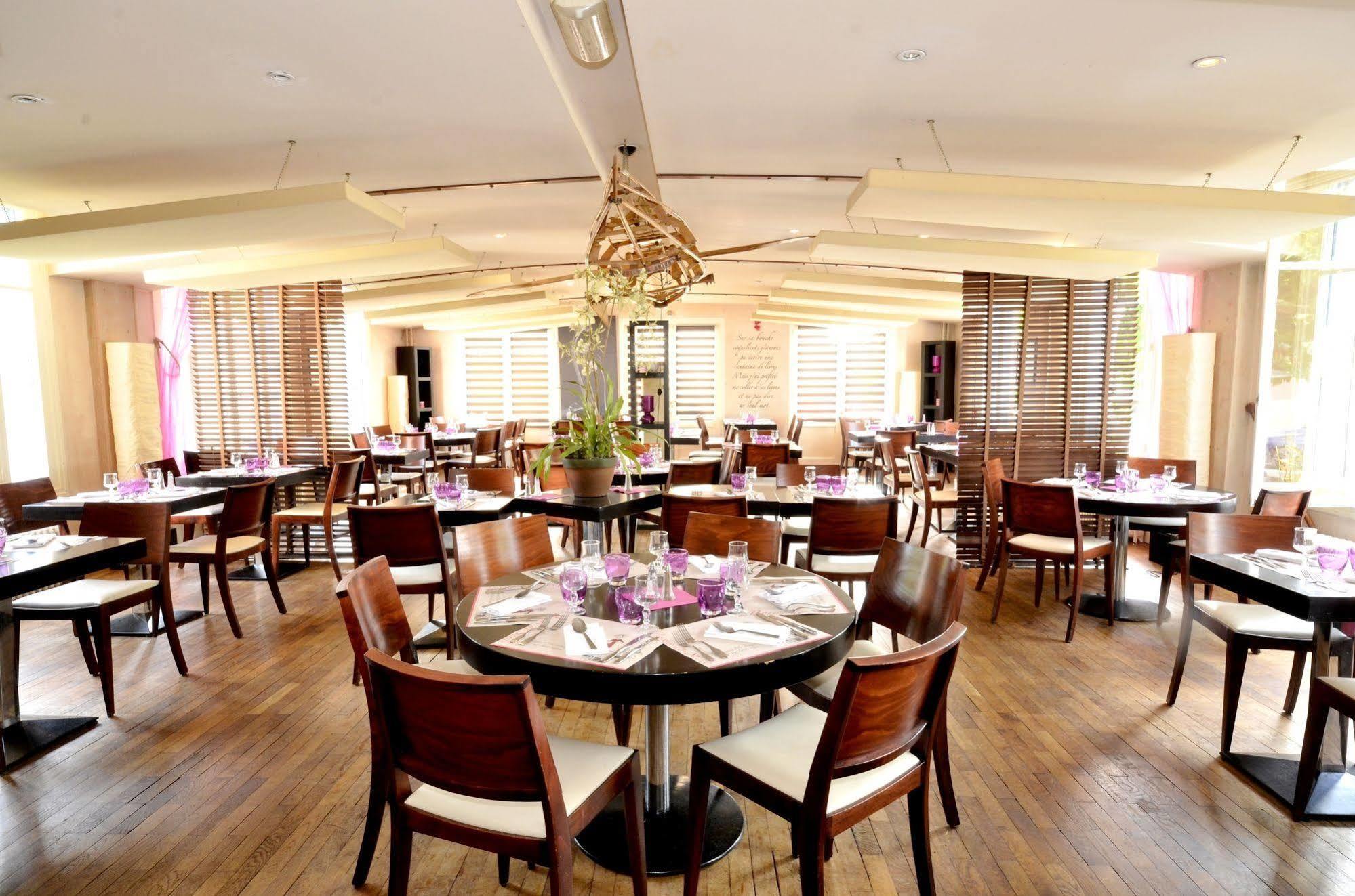 Logis Hotel & Restaurant - Les Bords De Seine La Roche-Guyon Dış mekan fotoğraf