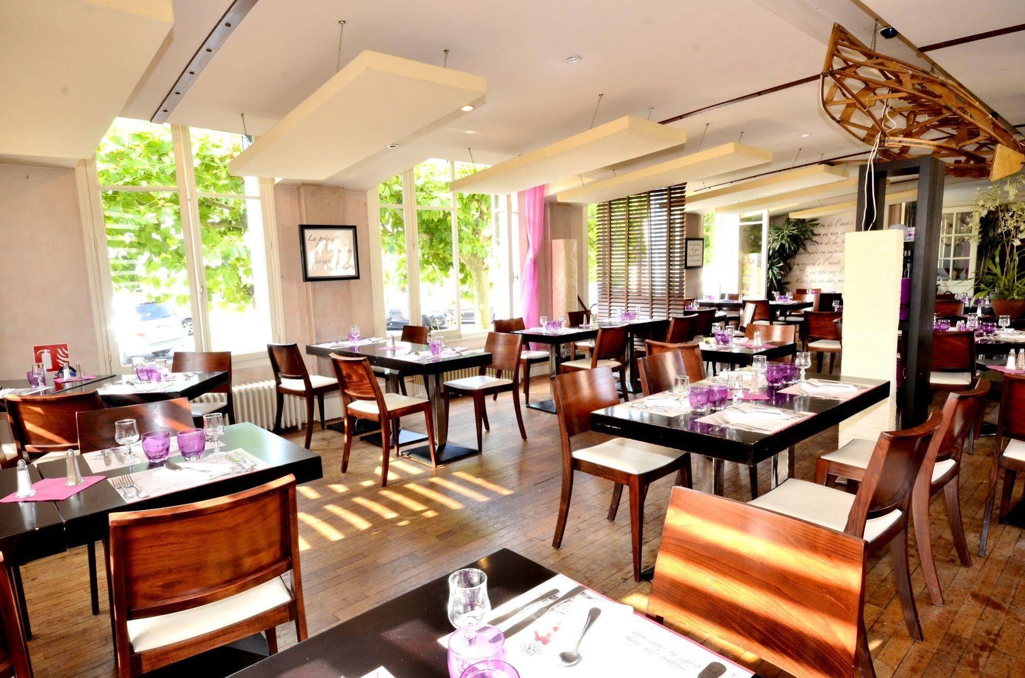 Logis Hotel & Restaurant - Les Bords De Seine La Roche-Guyon Dış mekan fotoğraf